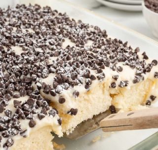 Cannoli Poke Cake image