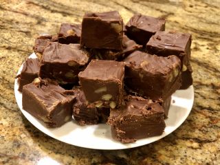 Marshmallow Creme Fudge image