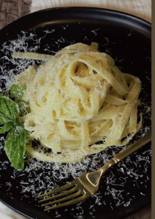 Italian Fettuccine Alfredo image